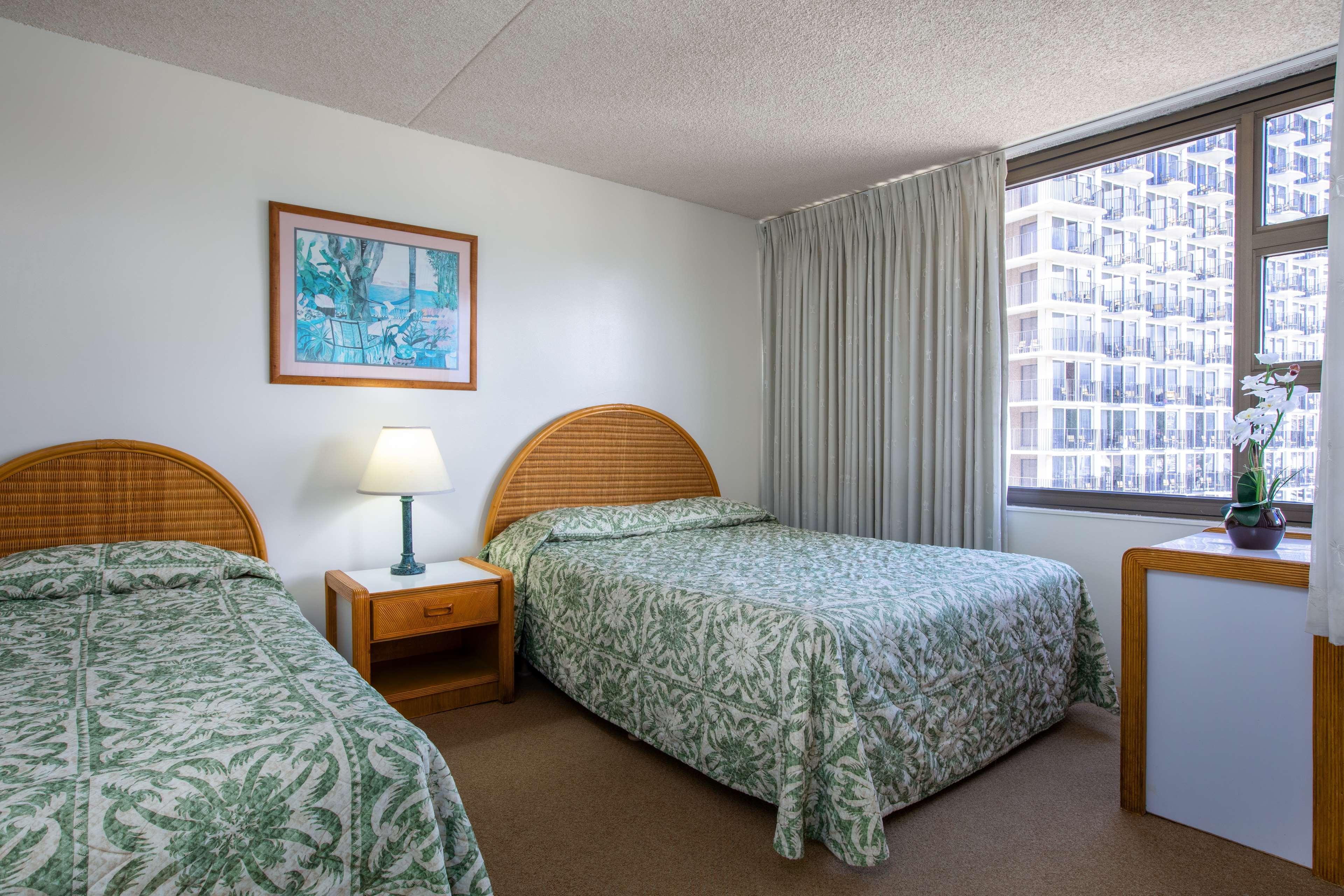 Aston At The Waikiki Banyan 3*