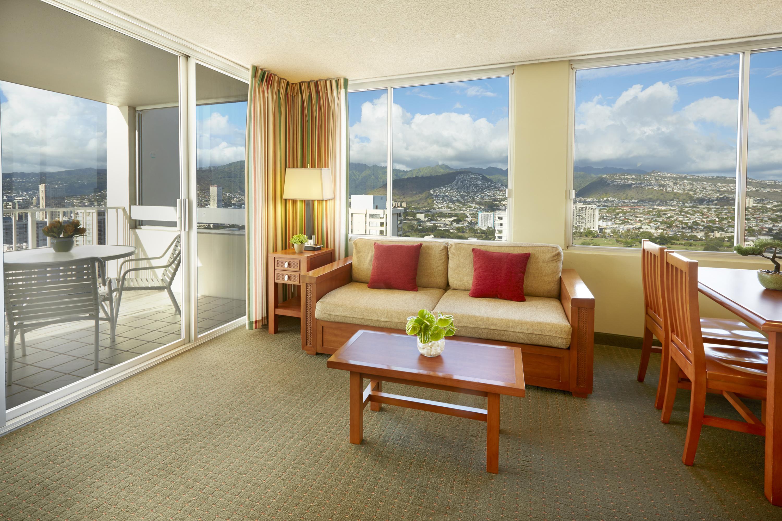 Pacific Monarch Hotel 3*