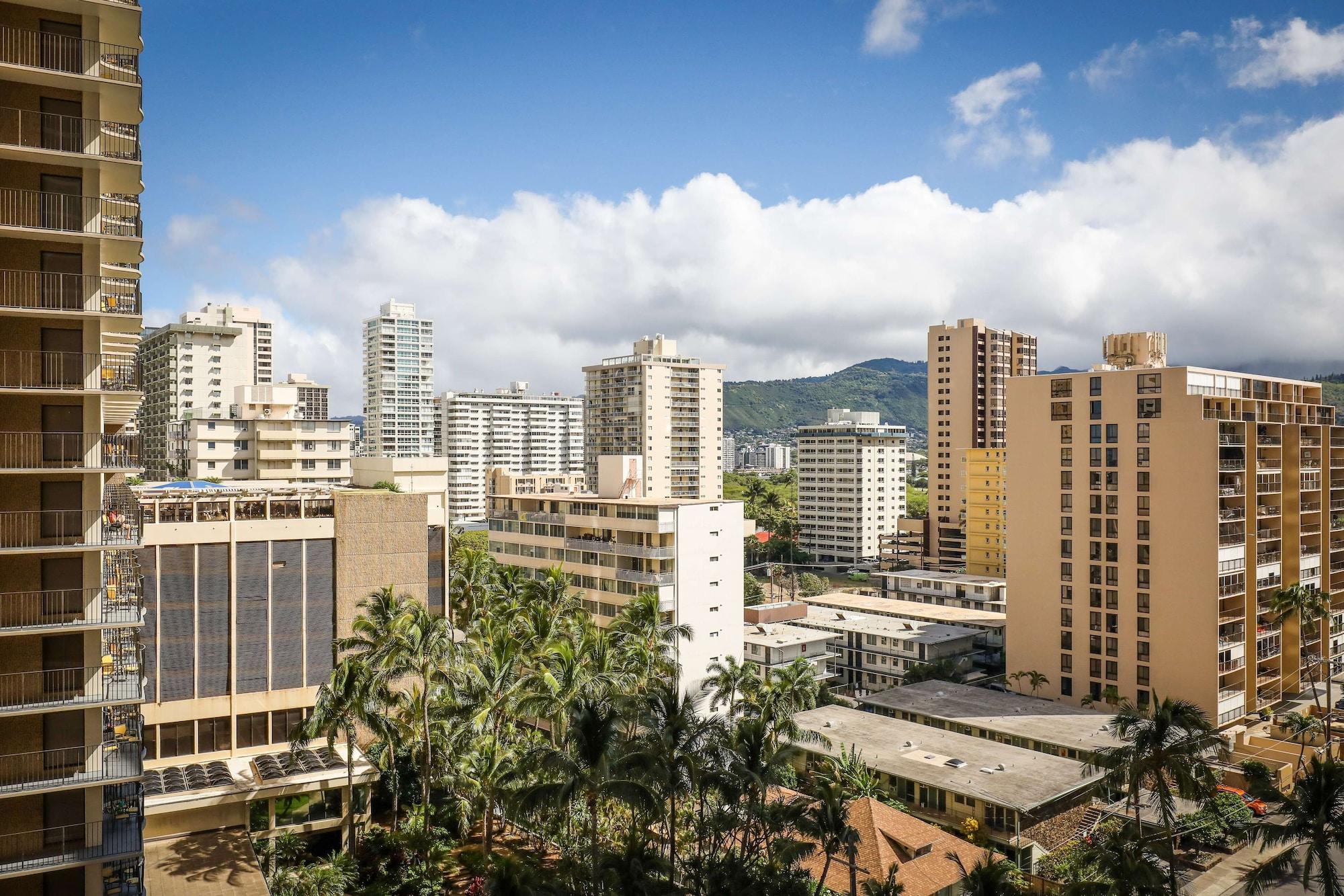 Aston At The Waikiki Banyan Aparthotel 3*