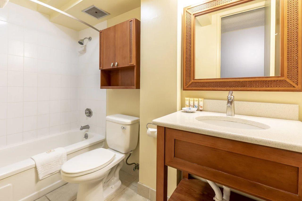 Pacific Monarch Hotel 3*