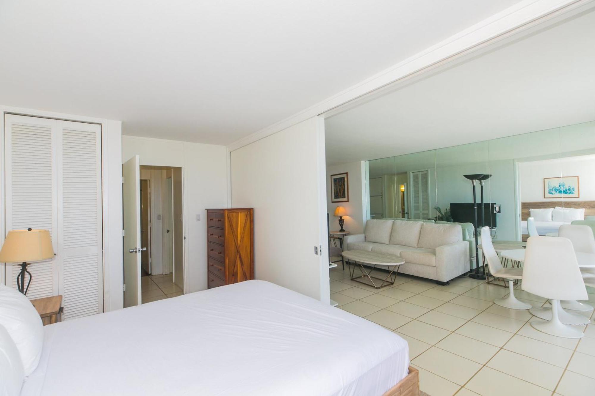 Ilikai Marina 1688 Yacht Harbor View 1br