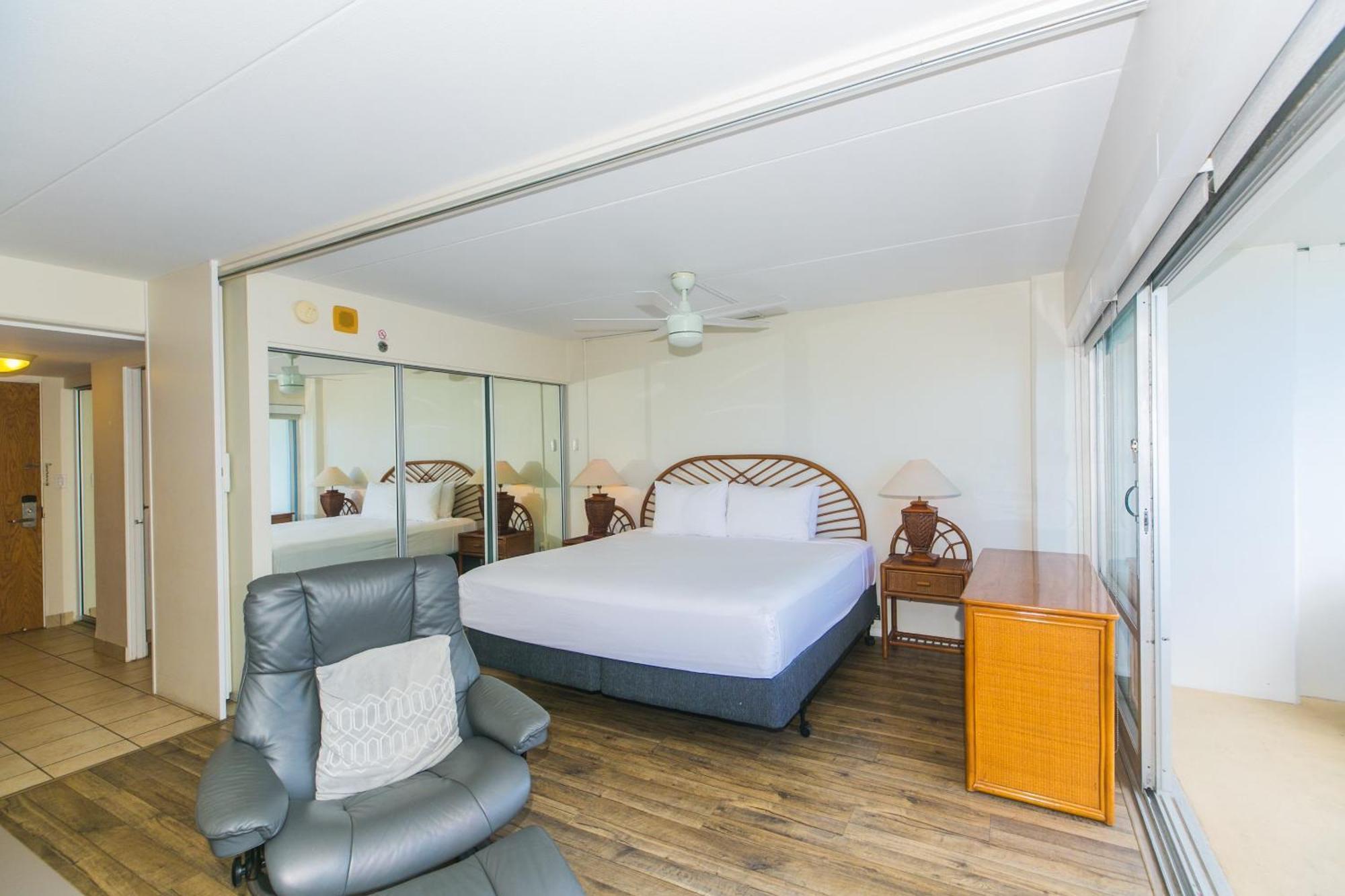 Ilikai Tower 1340 Lagoon View 1br
