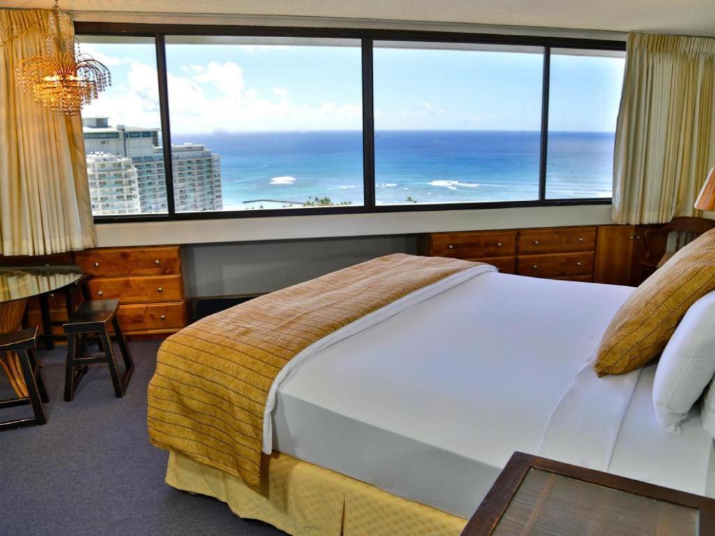 Marina Tower Waikiki Hotel 2*