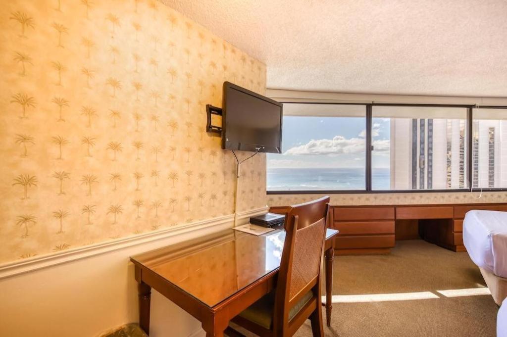 Marina Tower Waikiki Hotel 2*