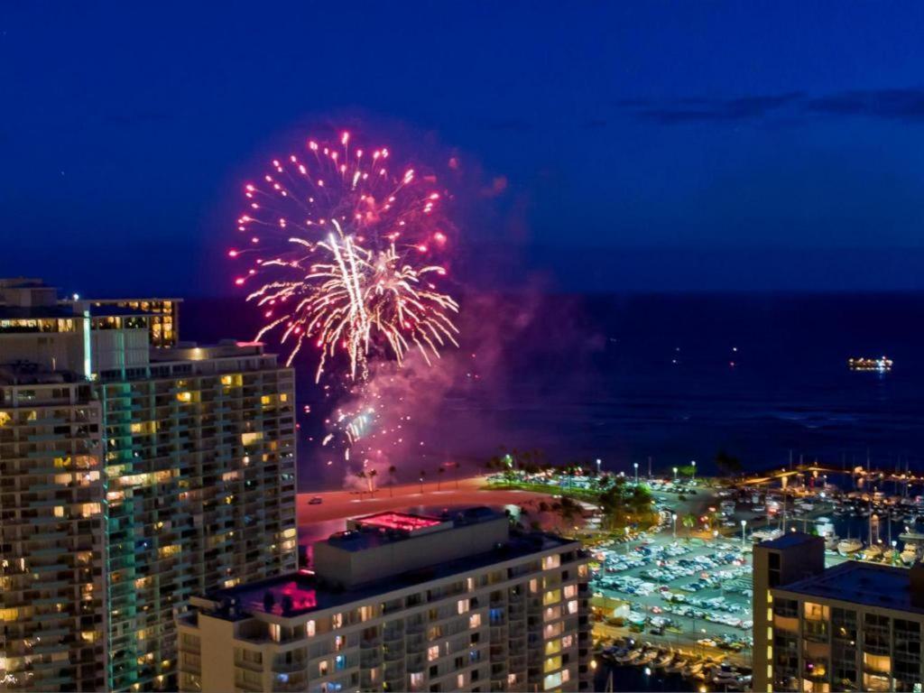Marina Tower Waikiki Hotel 2*