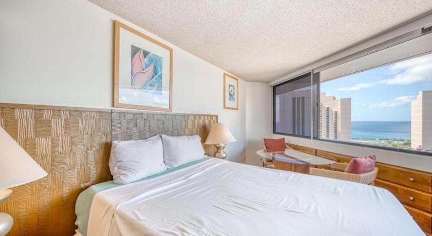 Marina Tower Waikiki 2*
