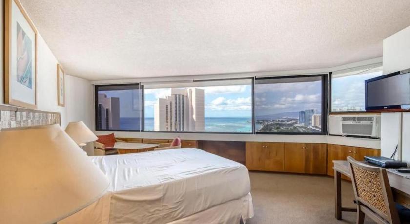 Marina Tower Waikiki Hotel 2*