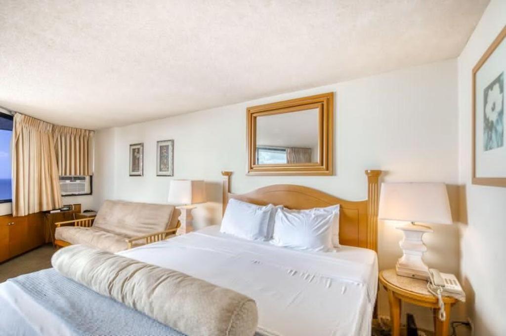 Marina Tower Waikiki Hotel 2*