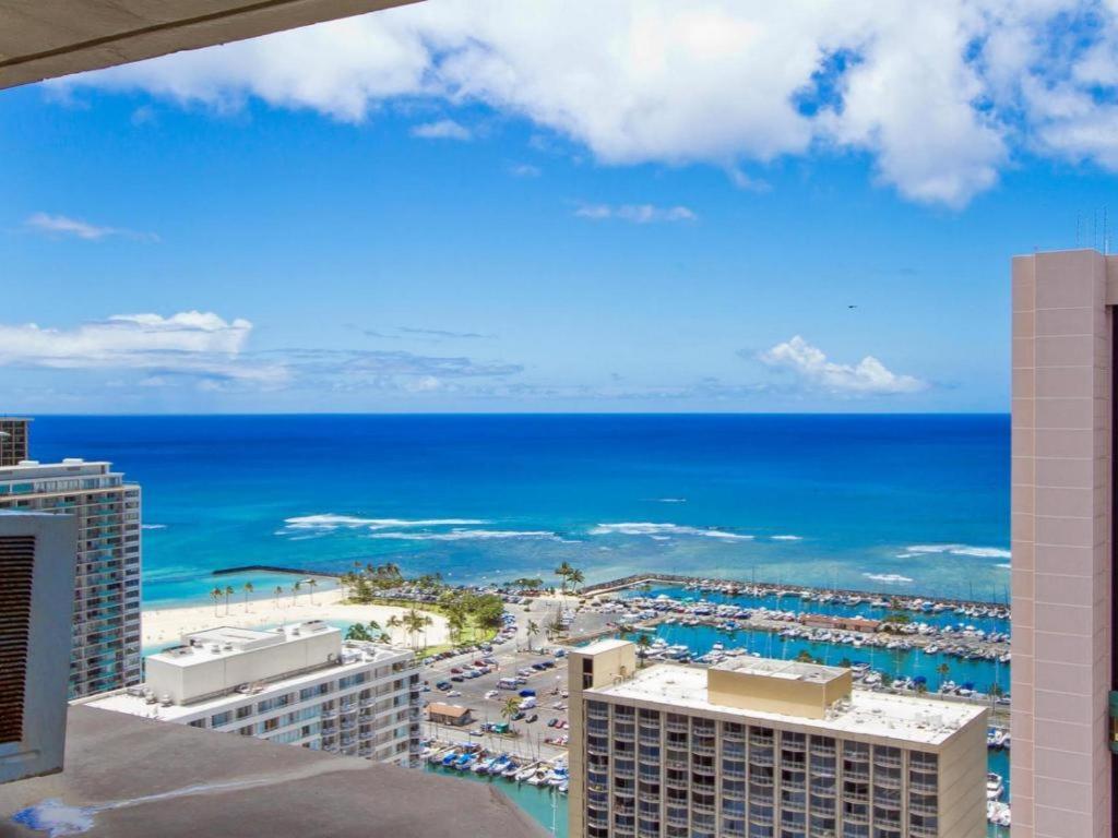 Marina Tower Waikiki Hotel 2*