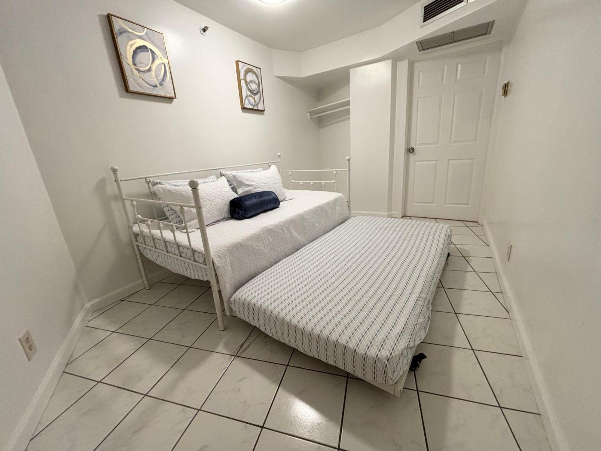 Condotel With Free Parking Wifi Ac * Honolulu