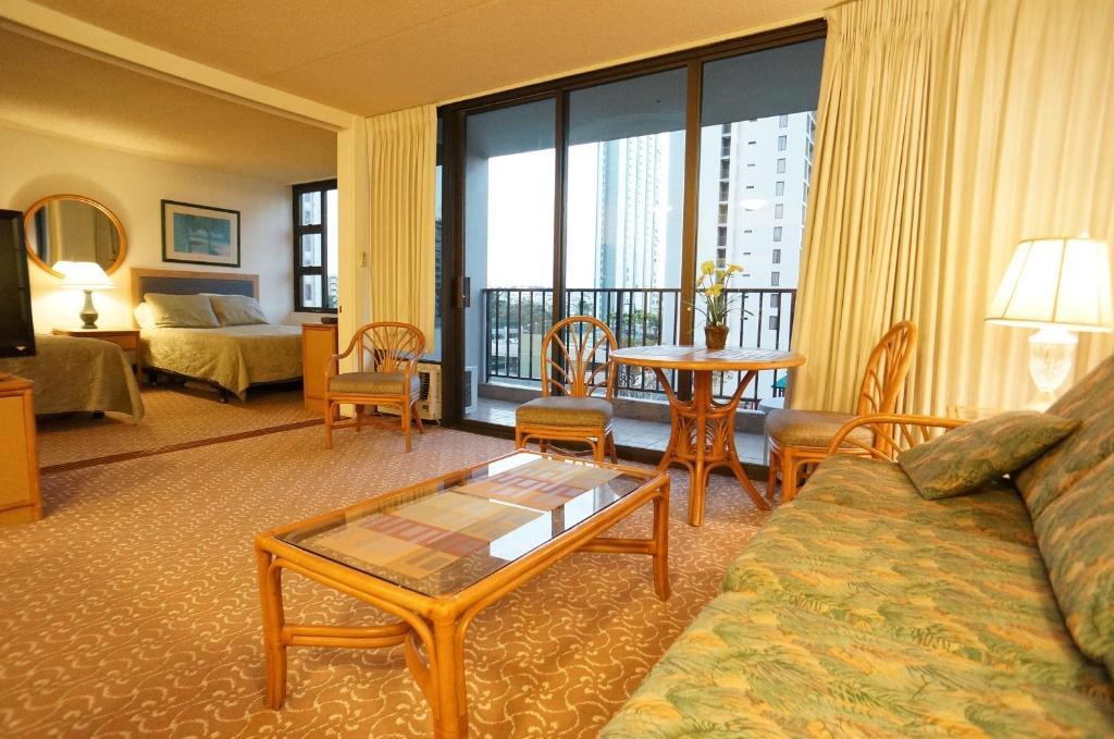Aston At The Waikiki Banyan Aparthotel 3*