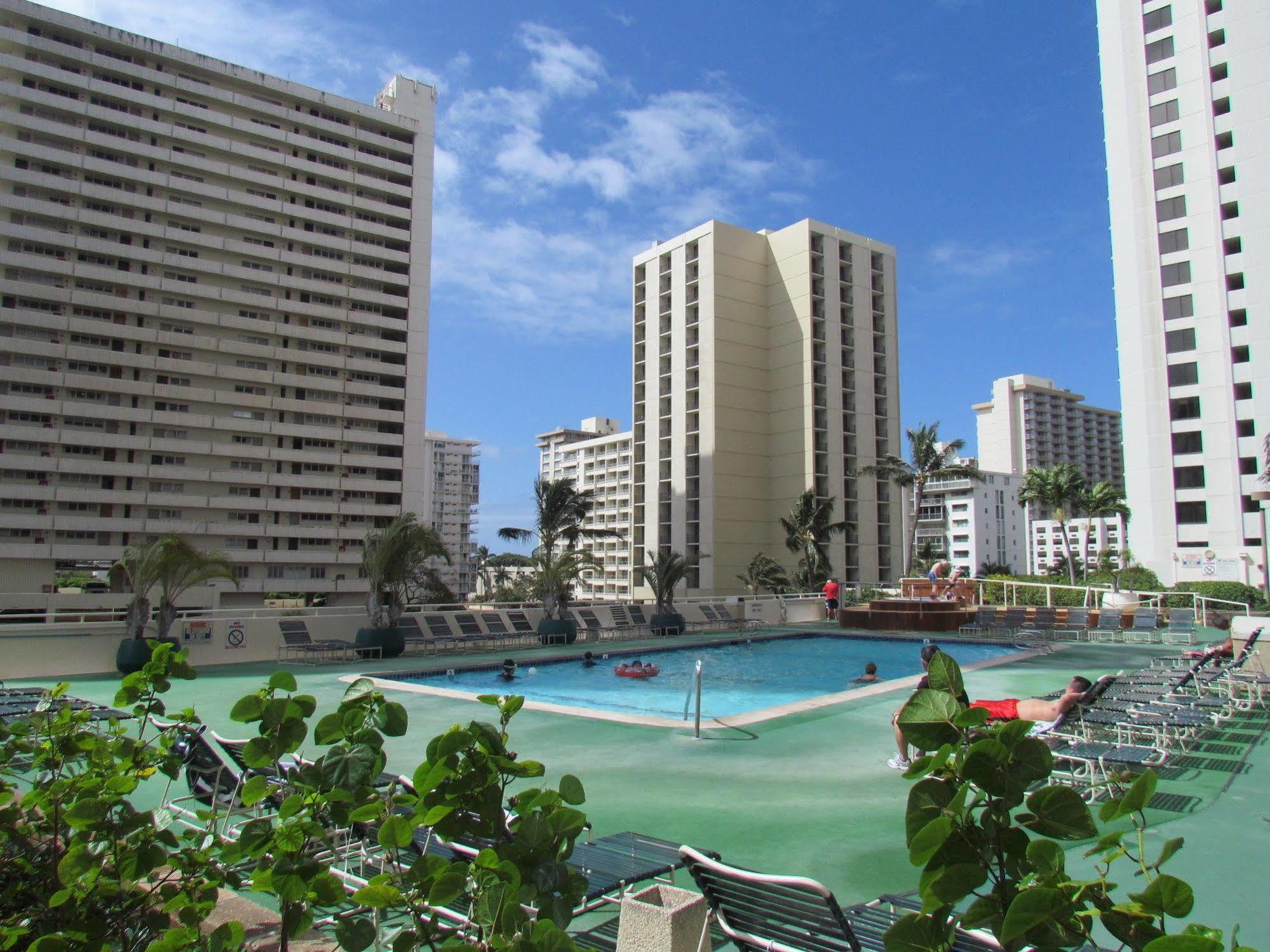 Aparthotel Aston At The Waikiki Banyan 3*