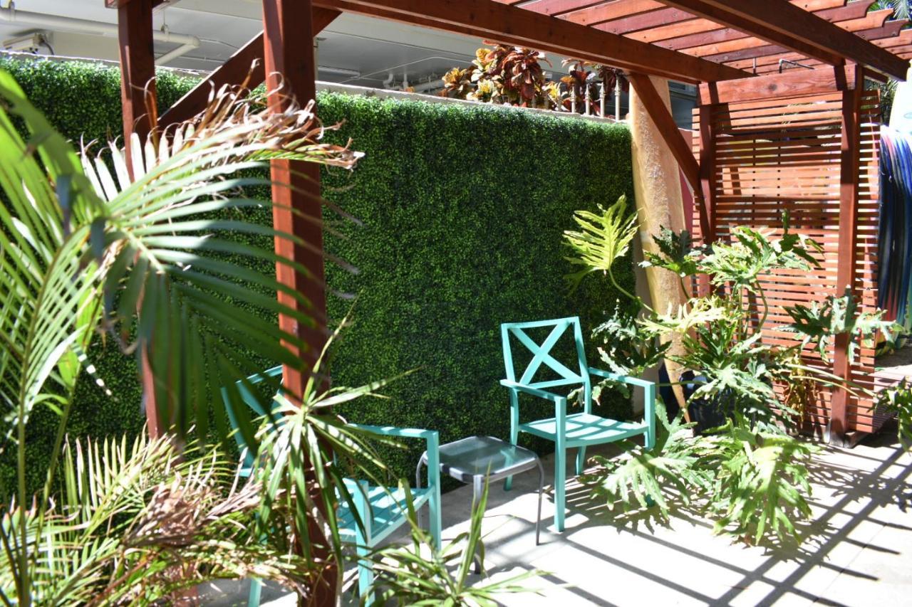 Polynesian Club Hostel *