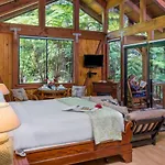 Volcano Village Lodge