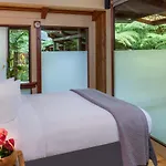 Volcano Village Lodge