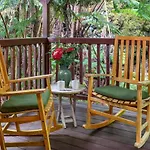 Volcano Village Lodge