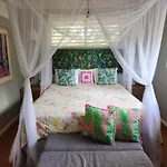 Old Lahaina House-Walk To Town & Beach!