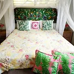 Old Lahaina House-Walk To Town & Beach!