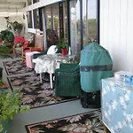Hale-Hoola B & B