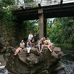 Howzit Hostels Hawaii