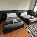 Howzit Hostels Hawaii