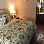 Hale Maluhia Country Inn