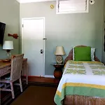 Old Lahaina House-Walk To Town & Beach!