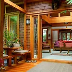 Volcano Rainforest Retreat