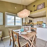 Ocean-View Kihei Condo With Pool Access!