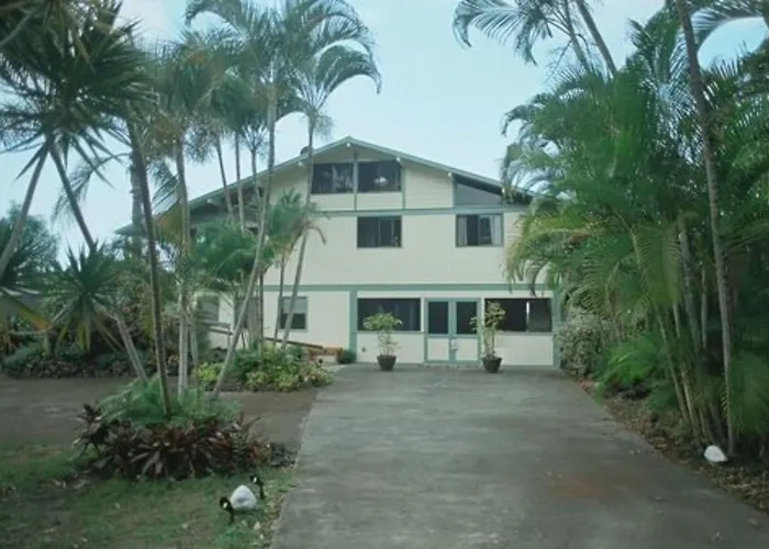 Hale-Hoola B & B