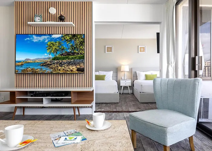 Aloha Vibes With Ocean Views, Near Beach & Parking!