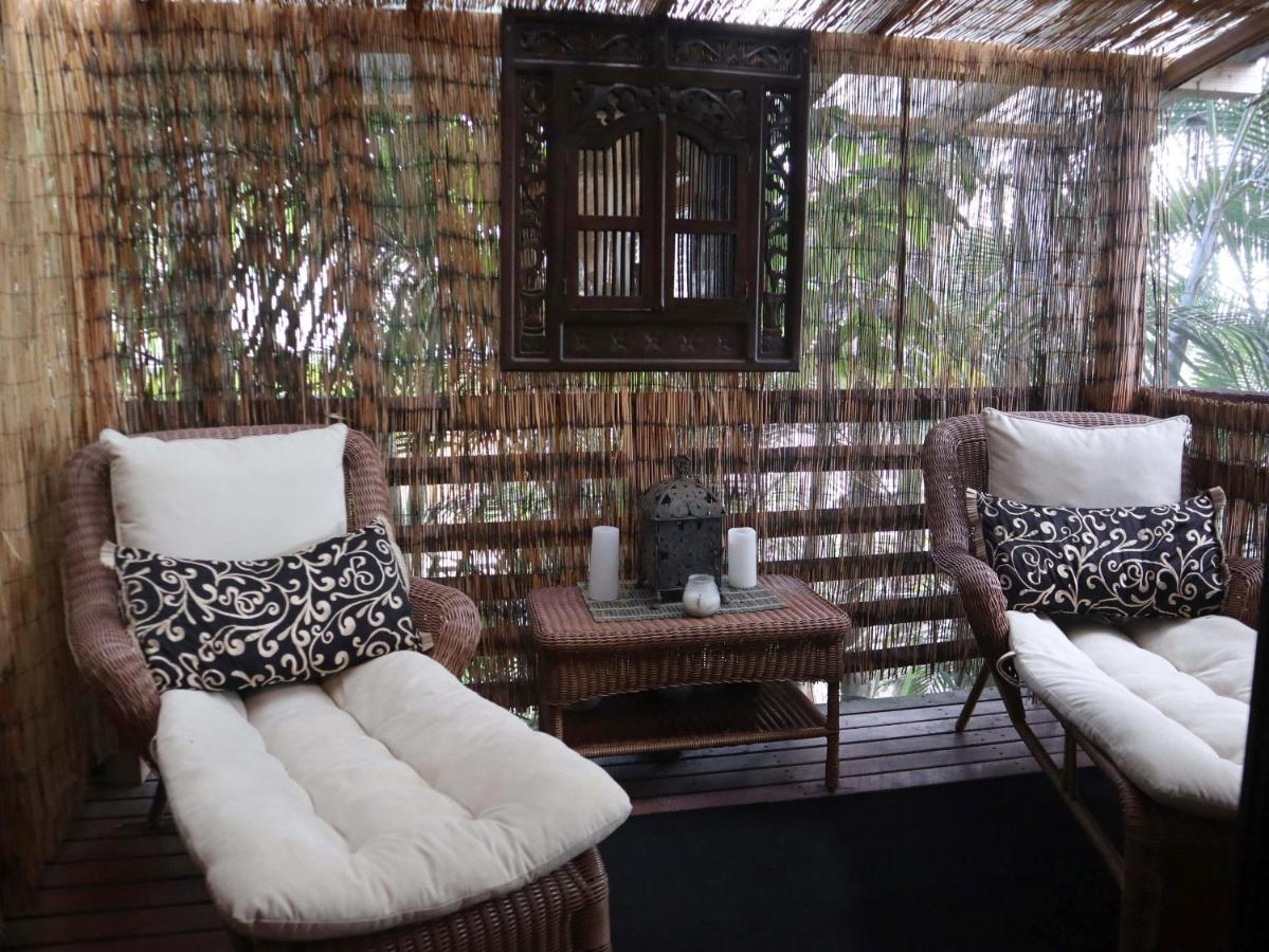 The Bali House And At Hawaii * Kehena