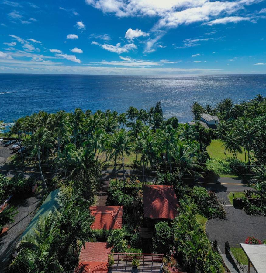 The Bali House And At Hawaii *
