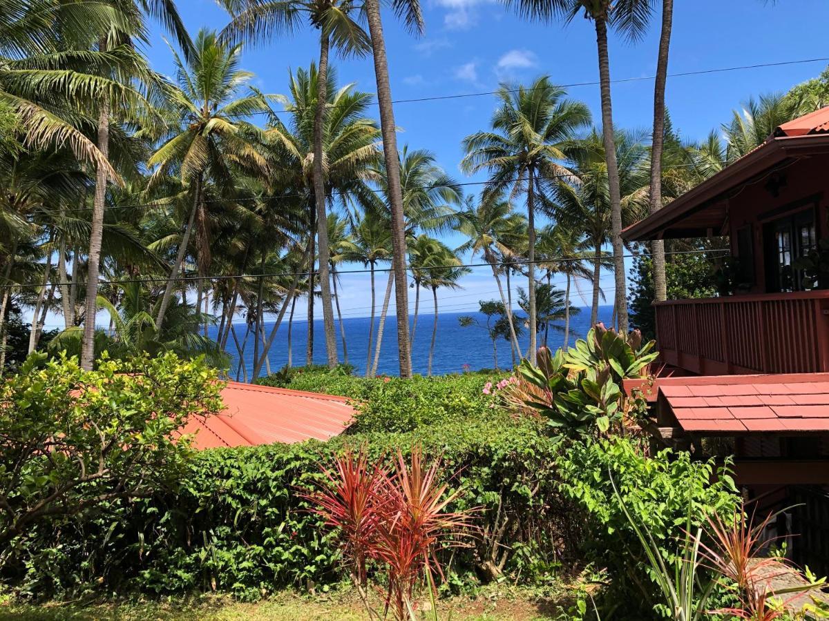 The Bali House And At Hawaii