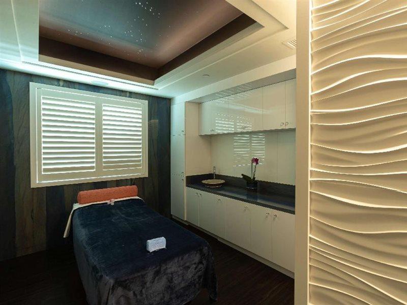 Aston Beachside Hotel 2*