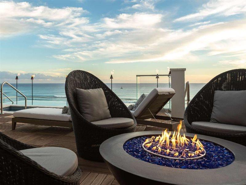 Aston Beachside Hotel