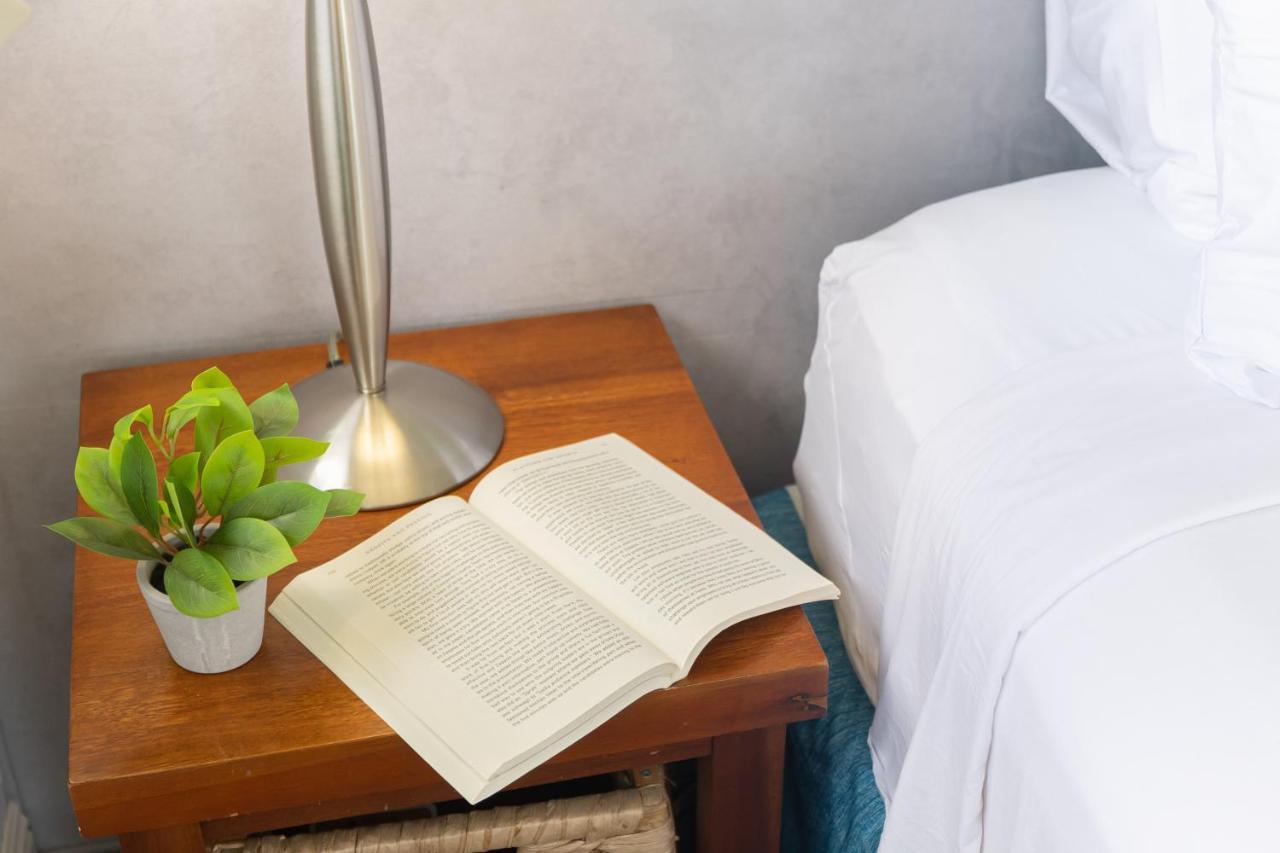 Beautiful In The Heart Of Vibrant Waikiki Apartment *