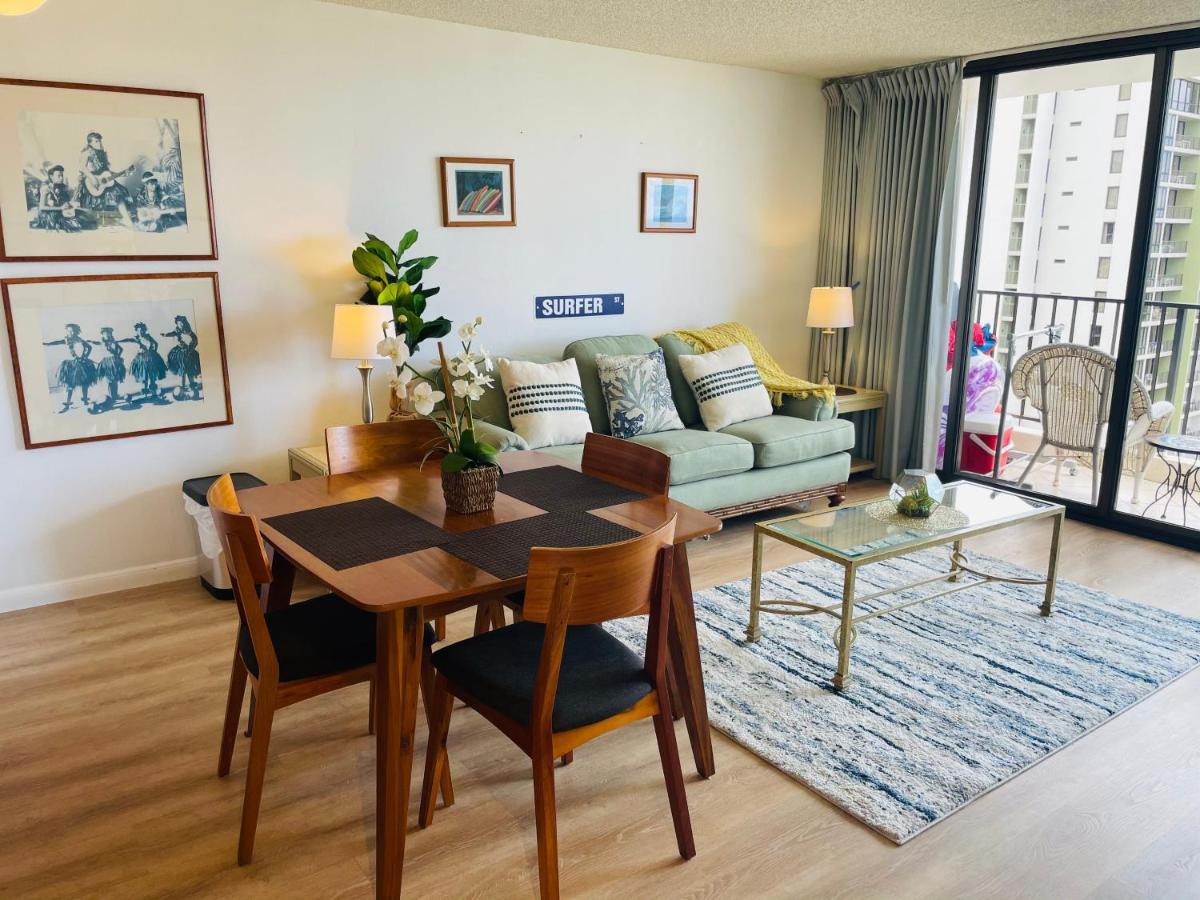 Waikiki Banyan 3411 Ocean View - Free Parking Apartment *