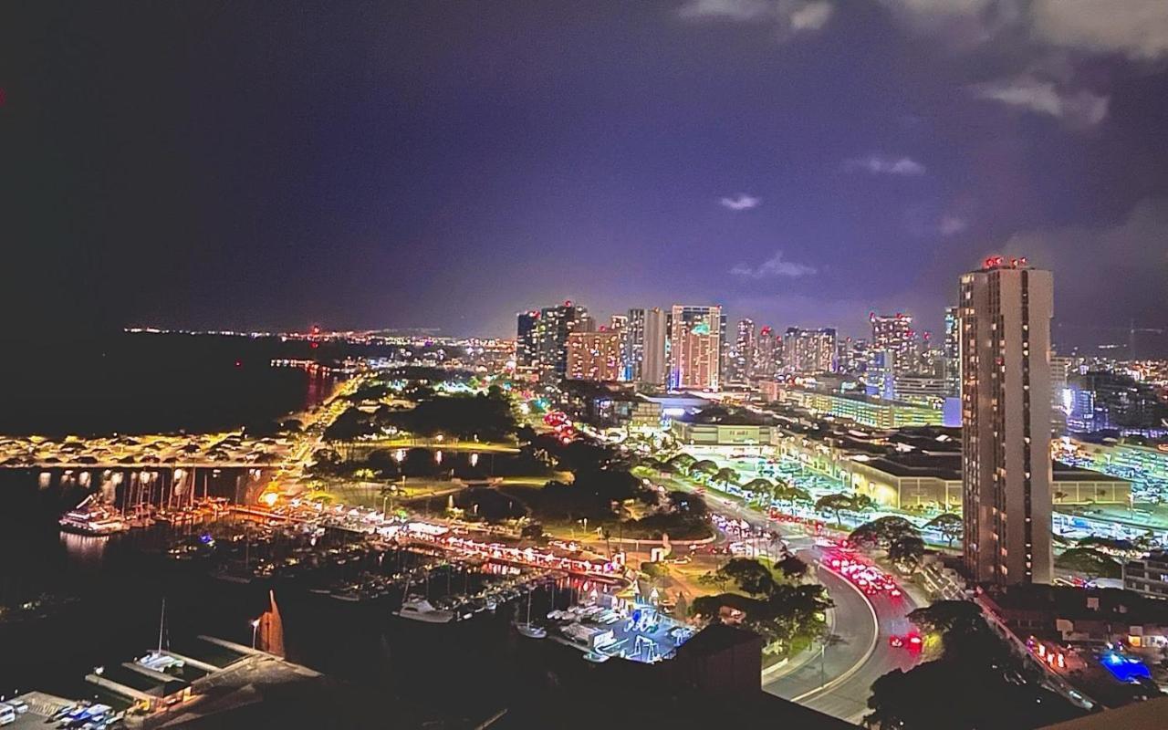 Spacious W/ Parking, Beach/mall/park *