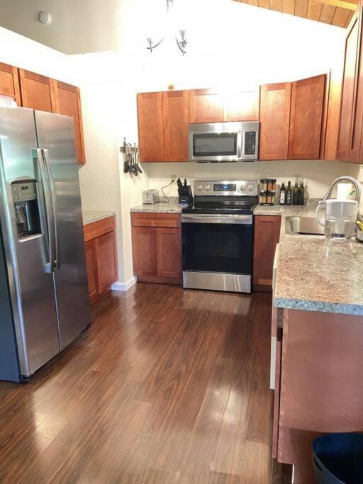 Peaceful, Private Master Bedroom With Own Bath Near Hilo, With Ac! *