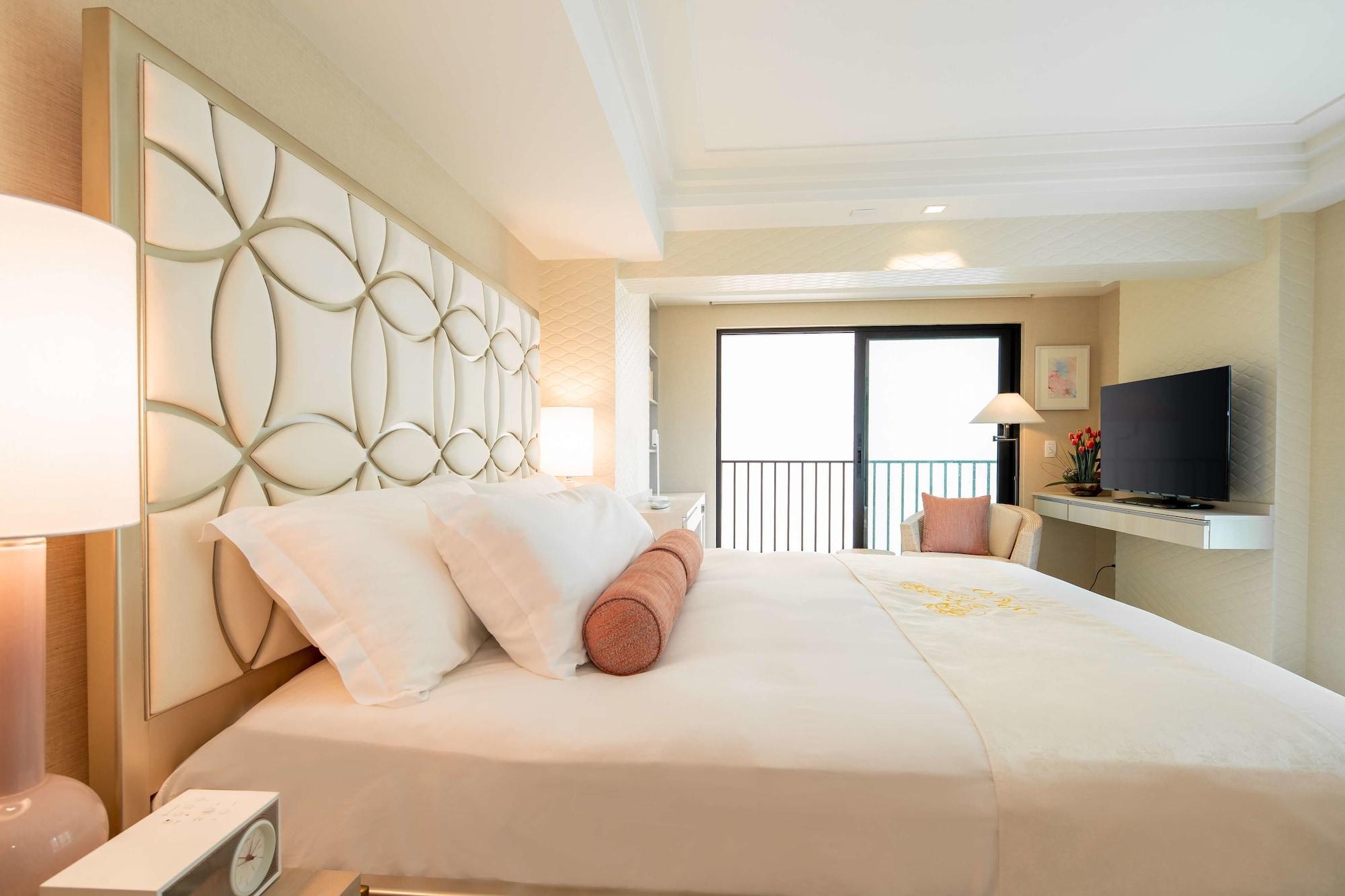 Aston Beachside Hotel 2*