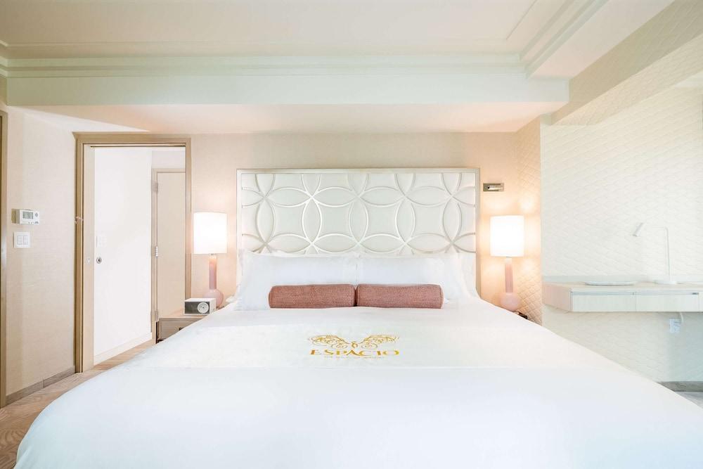 Aston Beachside Waikiki