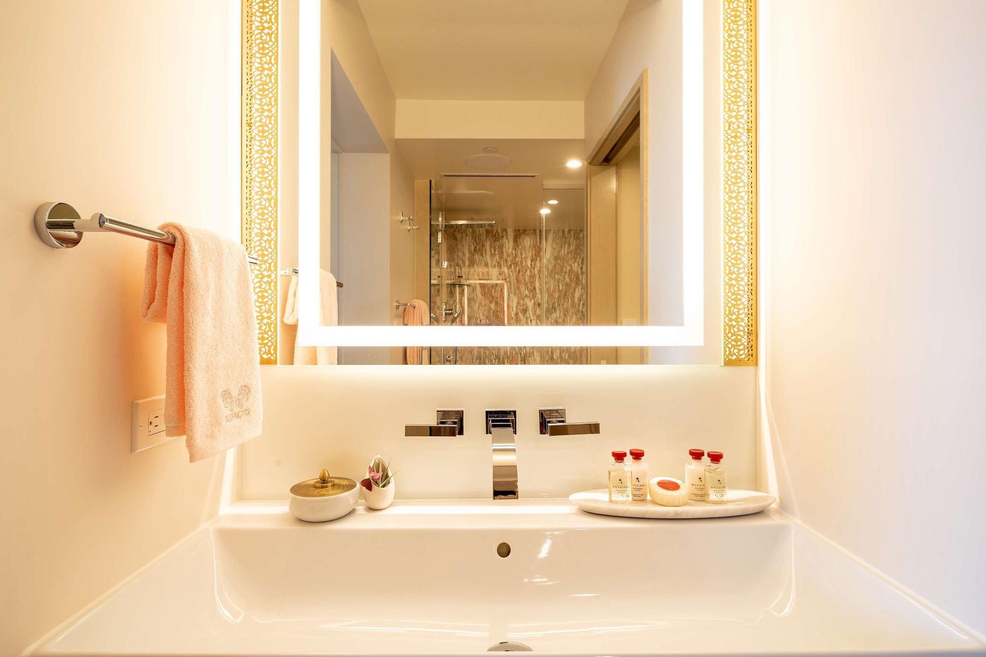 Hotel Aston Beachside 2*