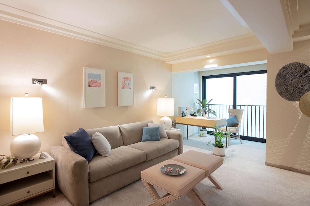 Aston Beachside Hotel 2*