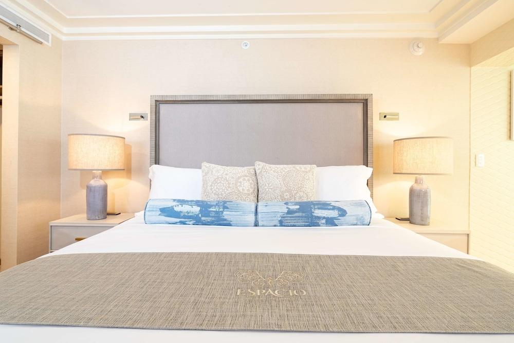 Aston Beachside Hotel 2*
