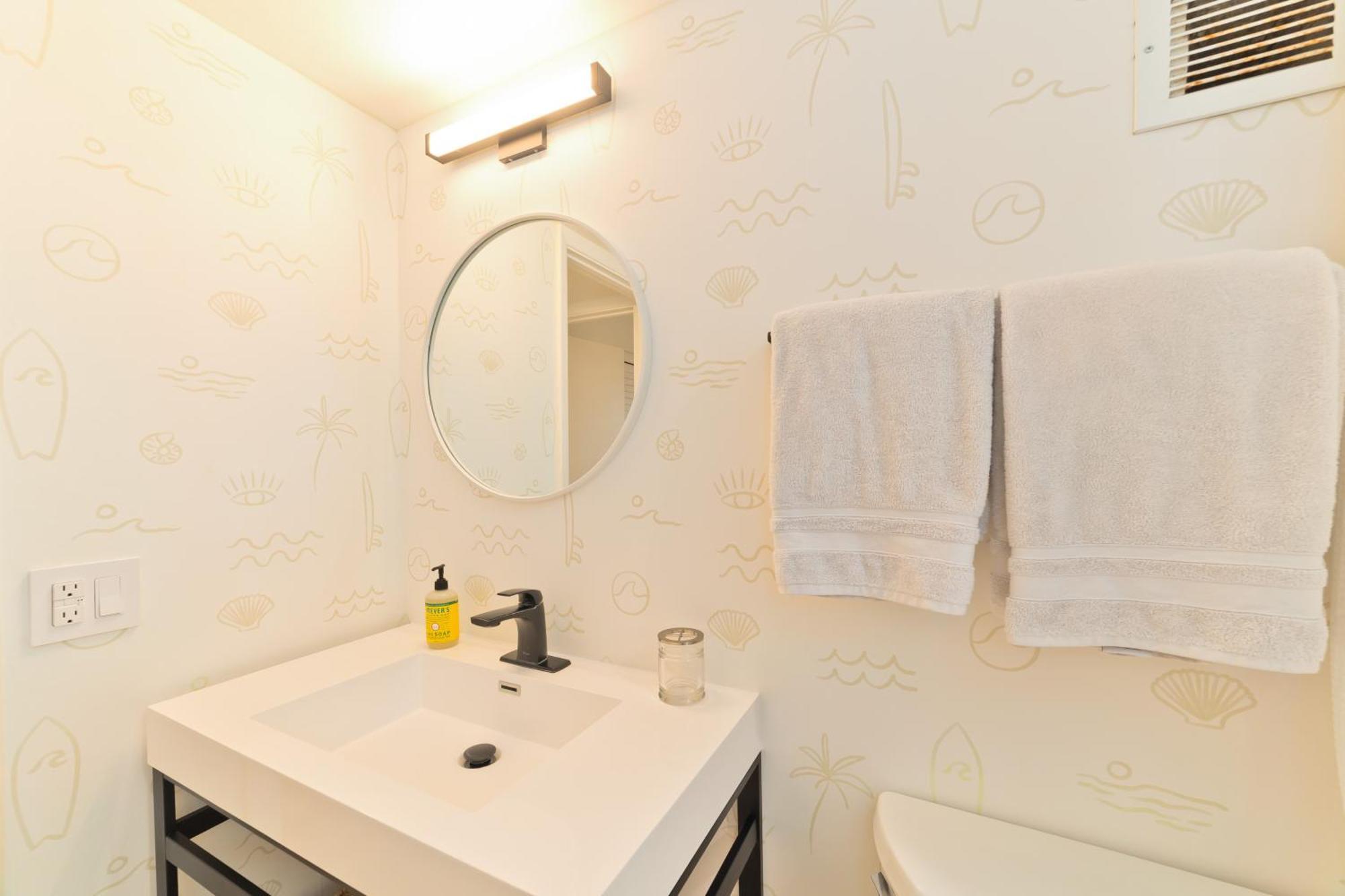 Family Getaway - Lava Room At Magic Sands Beach Apartment Kailua-Kona