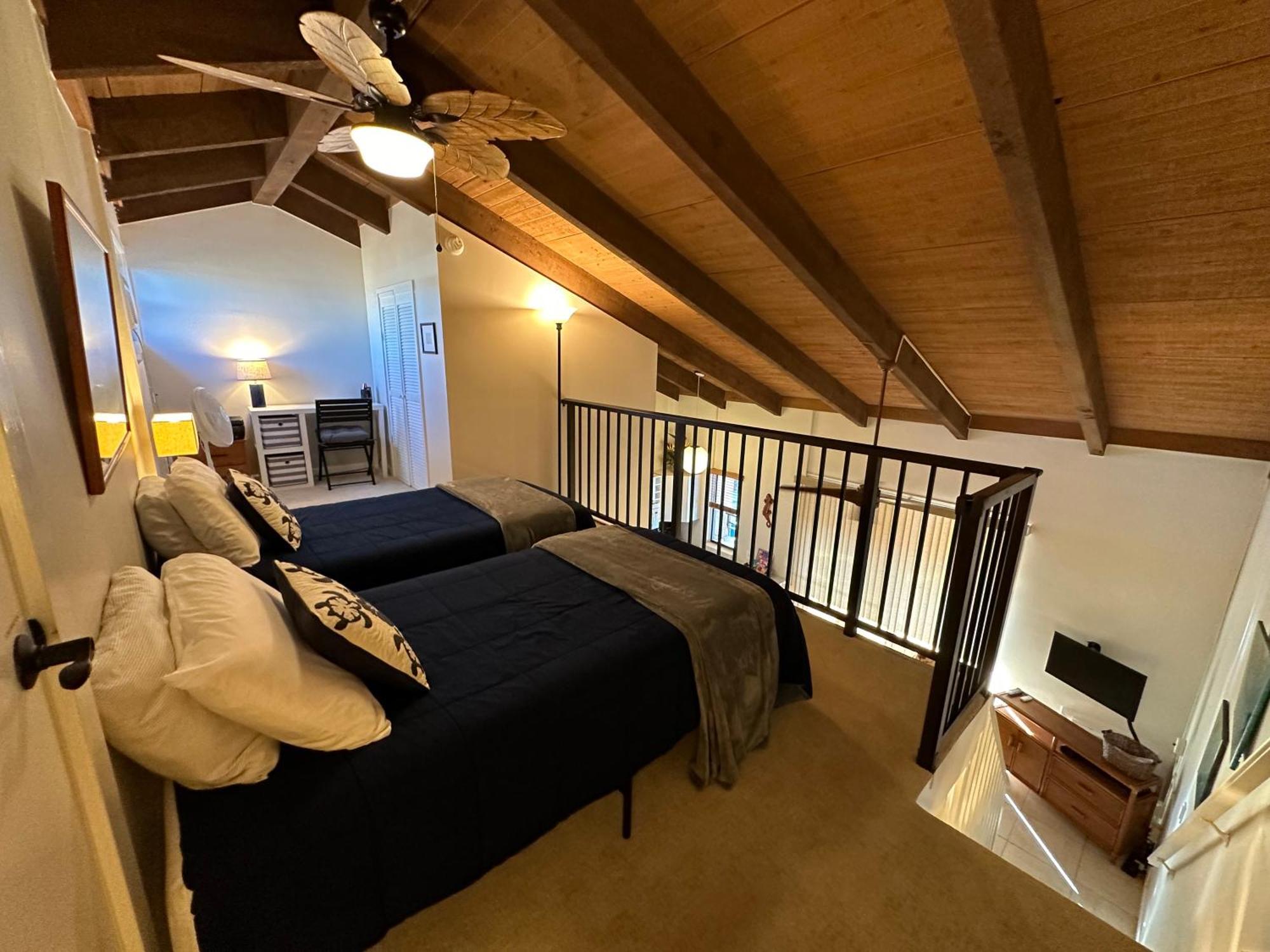 Oceanfront Penthouse With Loft * Kailua-Kona