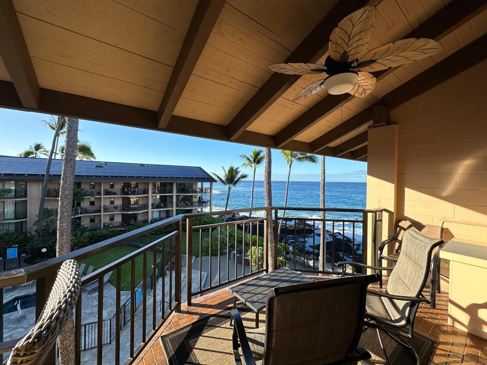 Oceanfront Penthouse With Loft Apartment