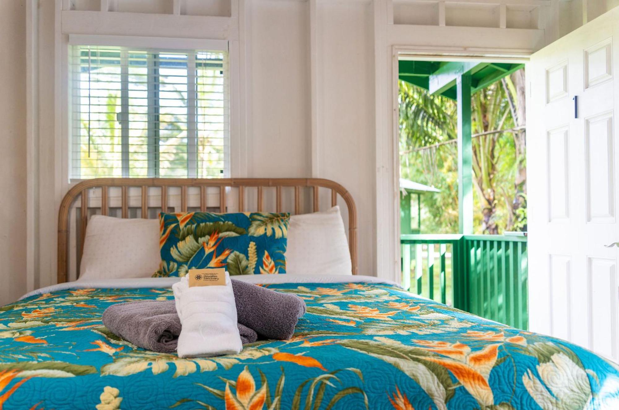Hawaiian Sanctuary Eco Retreat Center Farm stay Pahoa