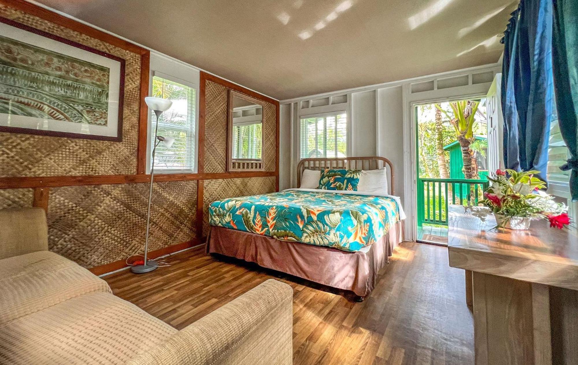 Hawaiian Sanctuary Eco Retreat Center Farm stay
